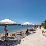 度假居 Stunning In 罗维尼村