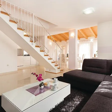 Holiday home 2 Bedroom Cozy In Rovinjsko Selo